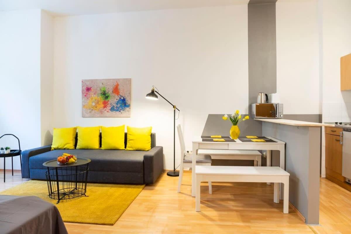 Cozy 2 Room Apartment Next To Hermannstrasse Berlin Exterior photo