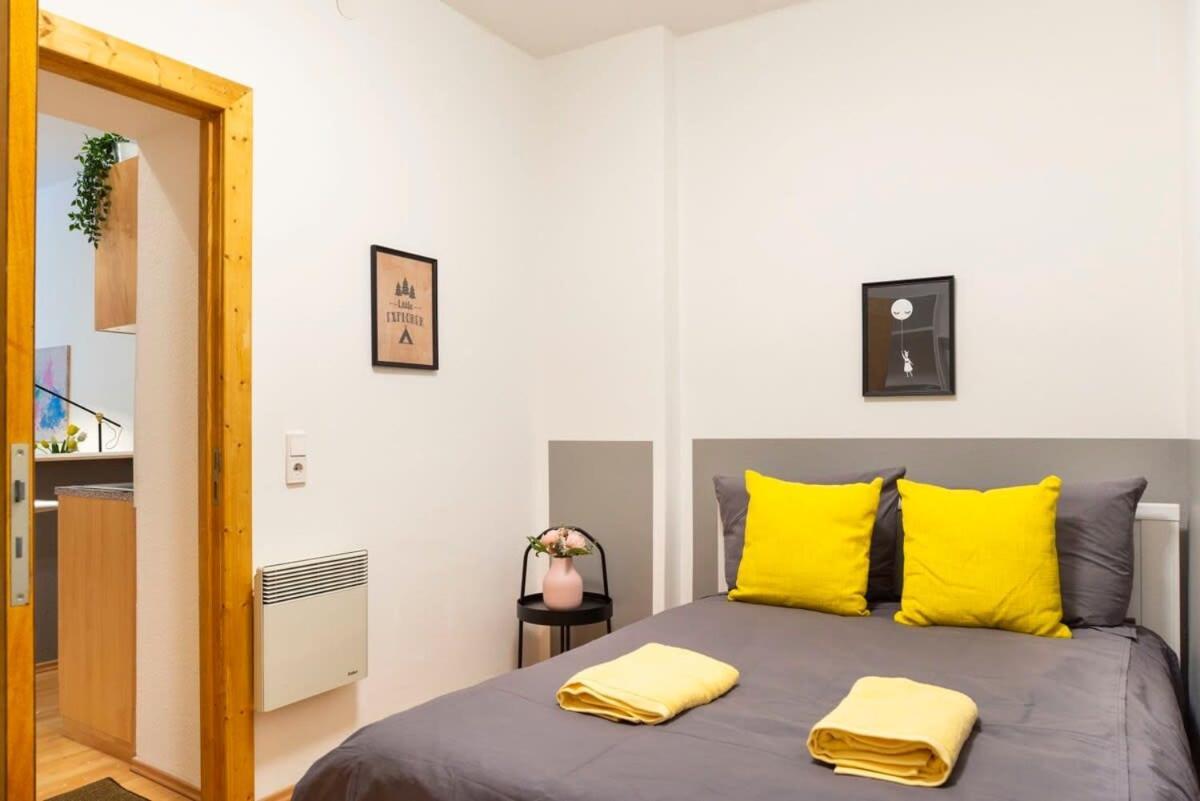 Cozy 2 Room Apartment Next To Hermannstrasse Berlin Exterior photo