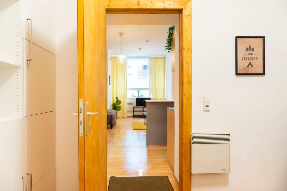 Cozy 2 Room Apartment Next To Hermannstrasse Berlin Exterior photo